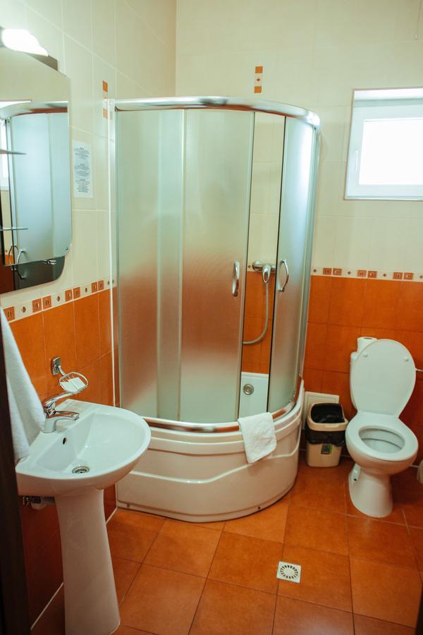 Jj Hotel Vynohradiv Extérieur photo
