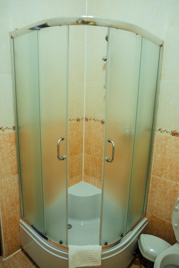 Jj Hotel Vynohradiv Extérieur photo