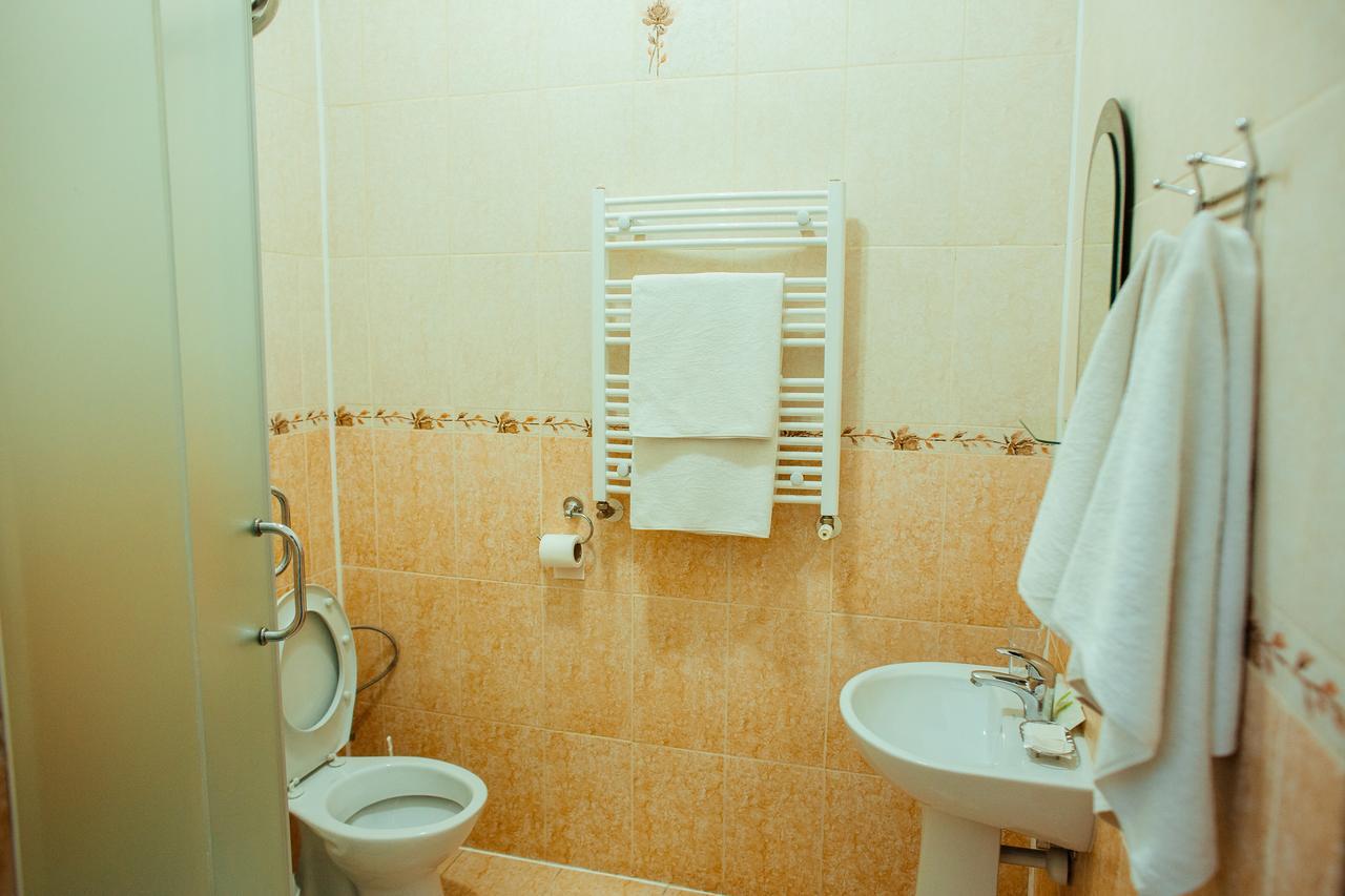 Jj Hotel Vynohradiv Extérieur photo