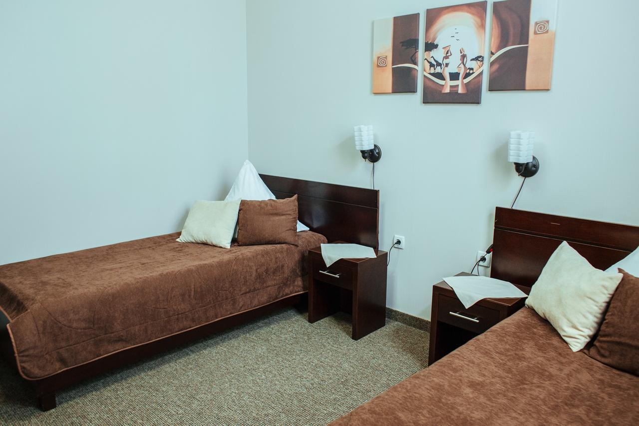Jj Hotel Vynohradiv Extérieur photo