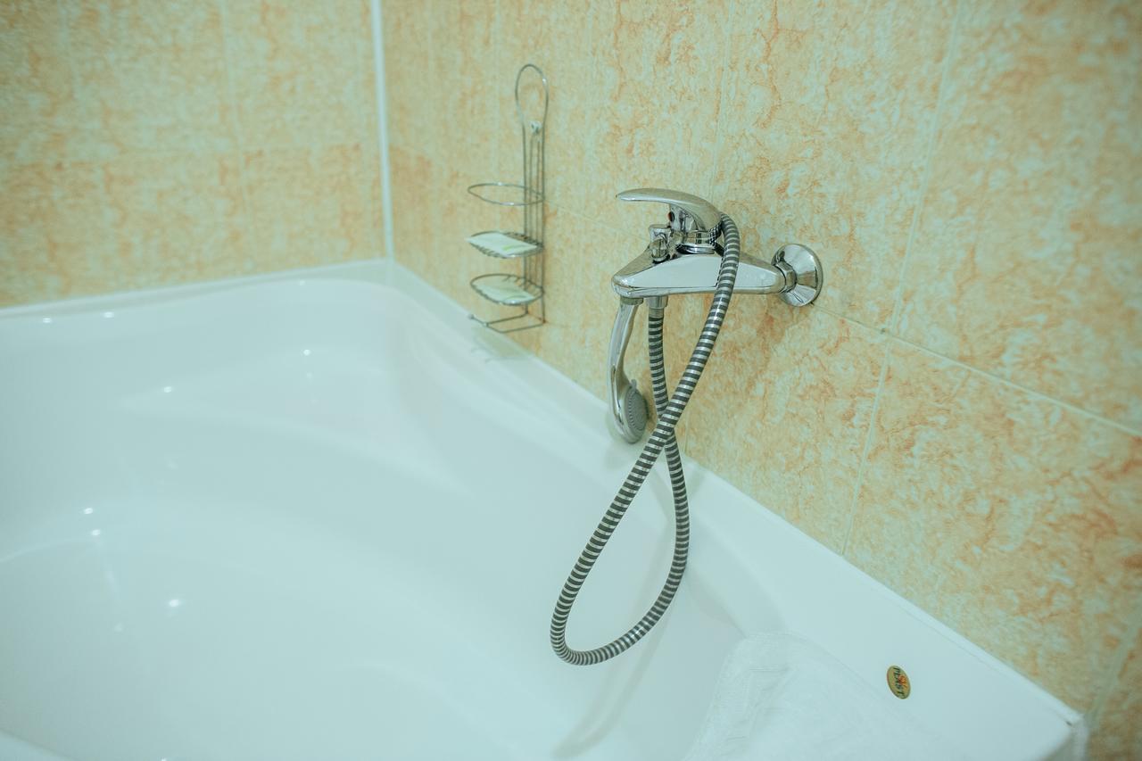 Jj Hotel Vynohradiv Extérieur photo