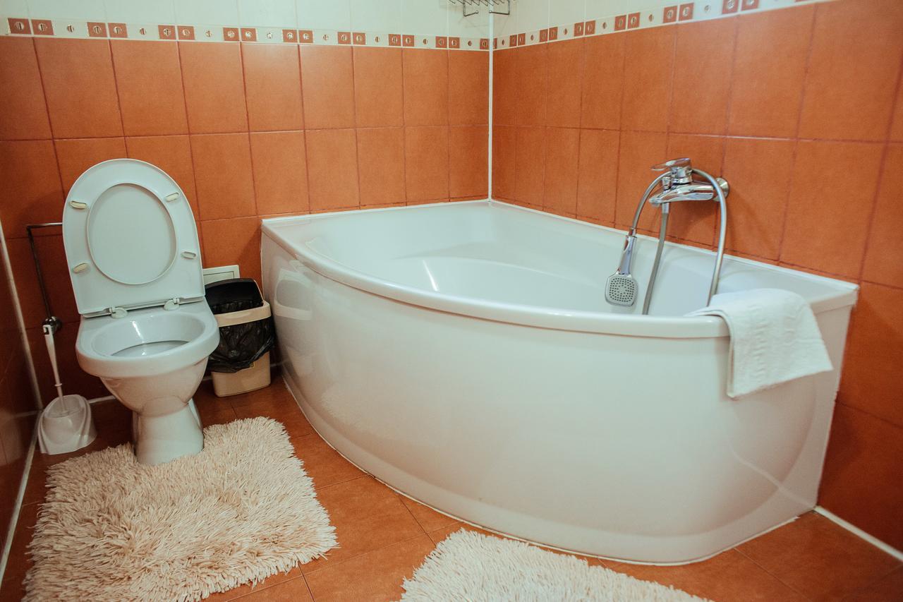 Jj Hotel Vynohradiv Extérieur photo