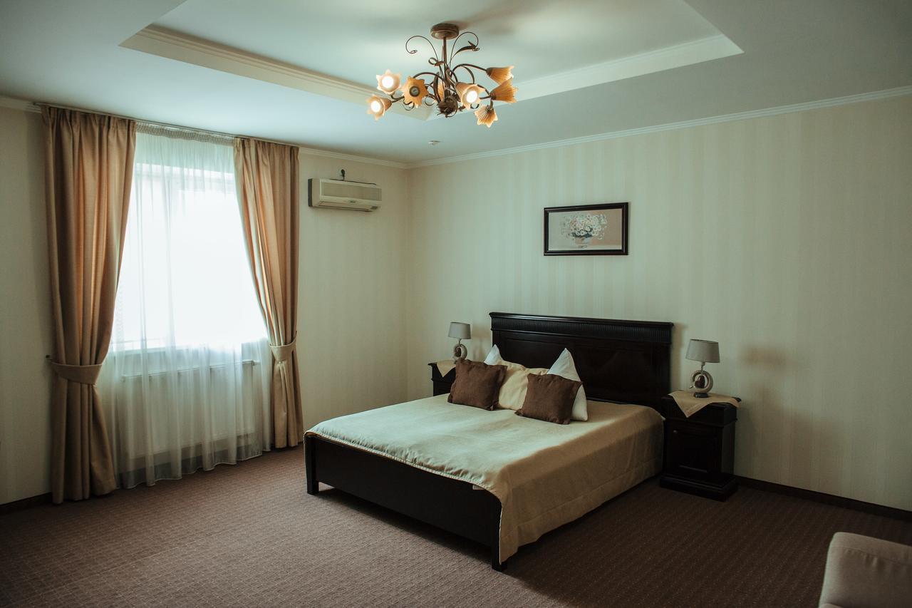Jj Hotel Vynohradiv Extérieur photo