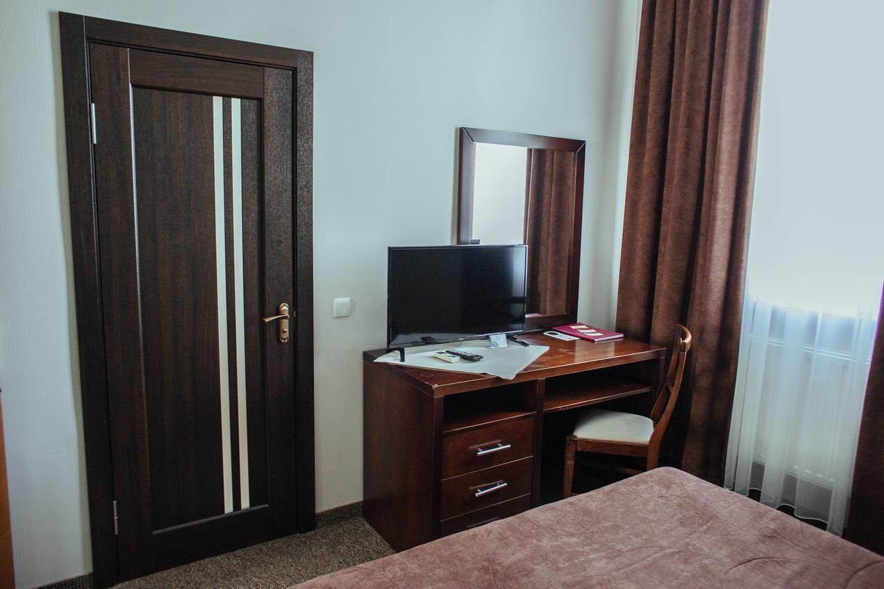 Jj Hotel Vynohradiv Extérieur photo