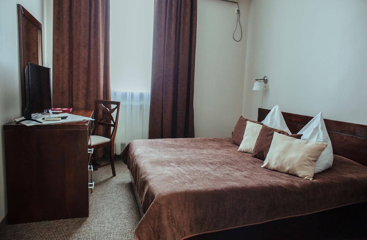 Jj Hotel Vynohradiv Extérieur photo